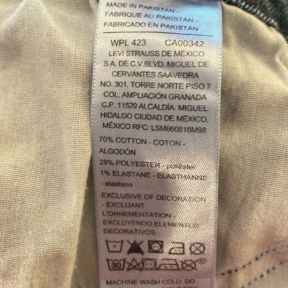 Signature by Levi’s misuse skinny jeans for women. Size 8 medium. 5 pocket. - Picture 8 of 10